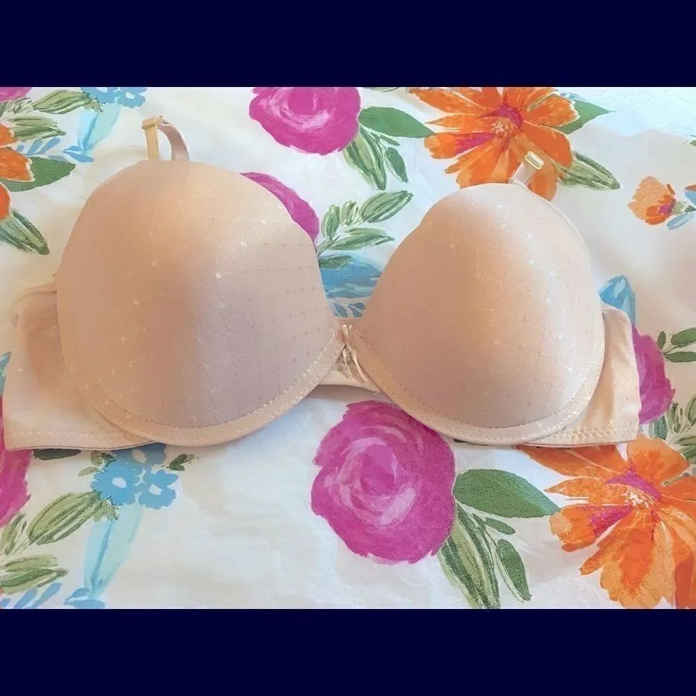 💥Hecho Embroidery Design Fashion Sexy Bras 38C
